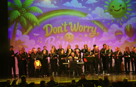 Der Erwachsenenchor unter der Leitung von Robert Kraus